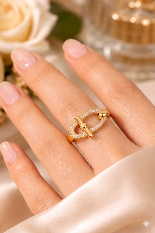 Luxe Oval Lock Ring