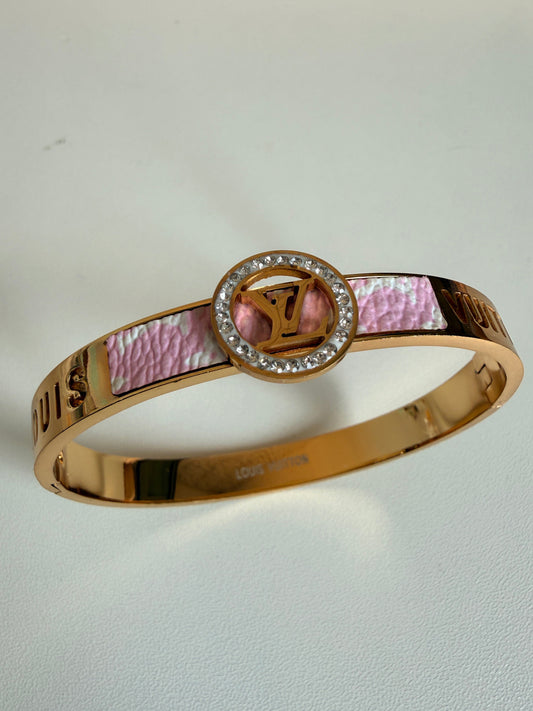 Rosรฉ Luxe Leather Bangle