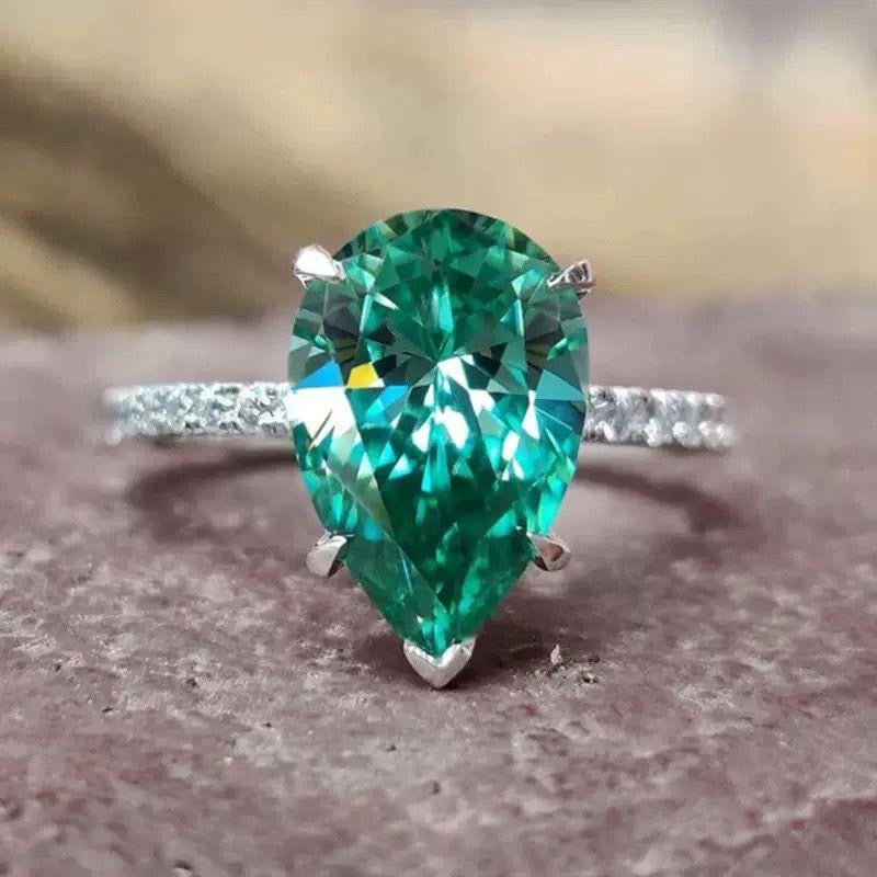 Enchanted Emerald Teardrop Ring